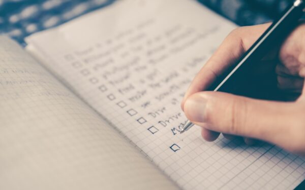 Vibe Coding para no programadores: automatiza carpetas y calendarios de repaso en 5 minutos