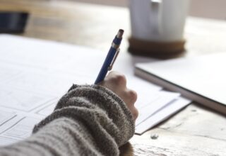 Concursos Públicos: Memorize a Constituição em 1 Semana Com Repetição Espaçada e IA